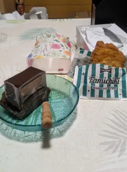 ケーキとチキン